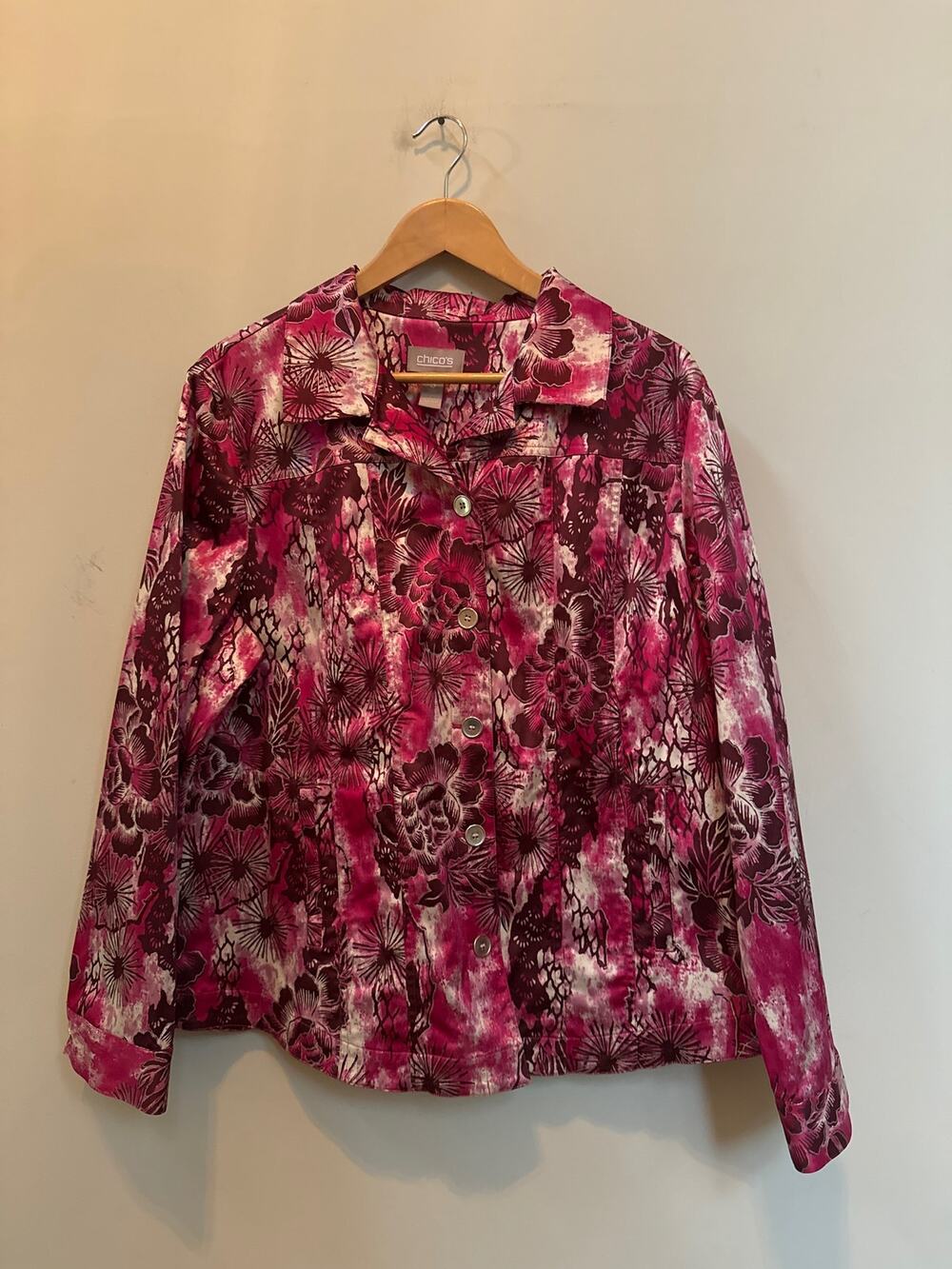 Chico’s Floral Art to Wear Button Up Boxy Lightweight Jacket Pink Size 3 or XL